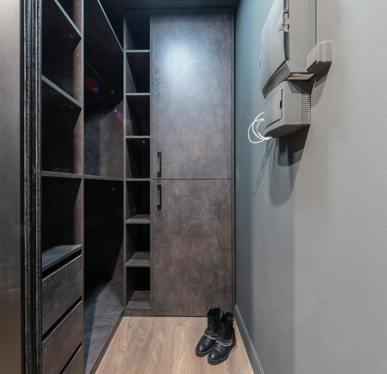Tips for Organizing a Small Closet to Maximize Space and Efficiency
